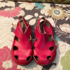 Girls Red ALL leather sandals Size 27, 11